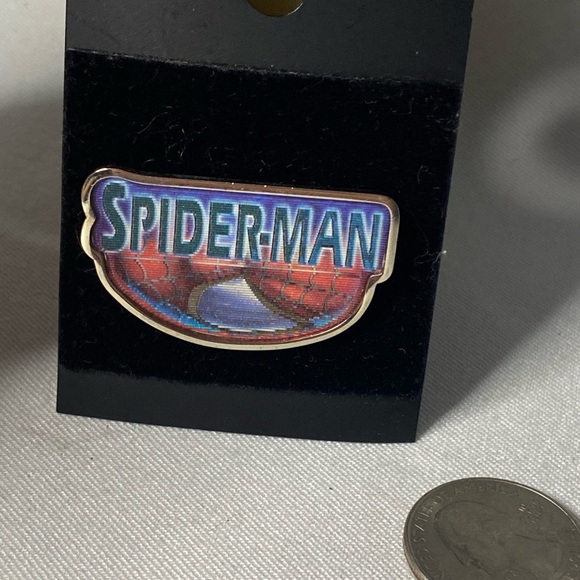 Universal Studios Spider-Man Holographic pin - Picture 2 of 4